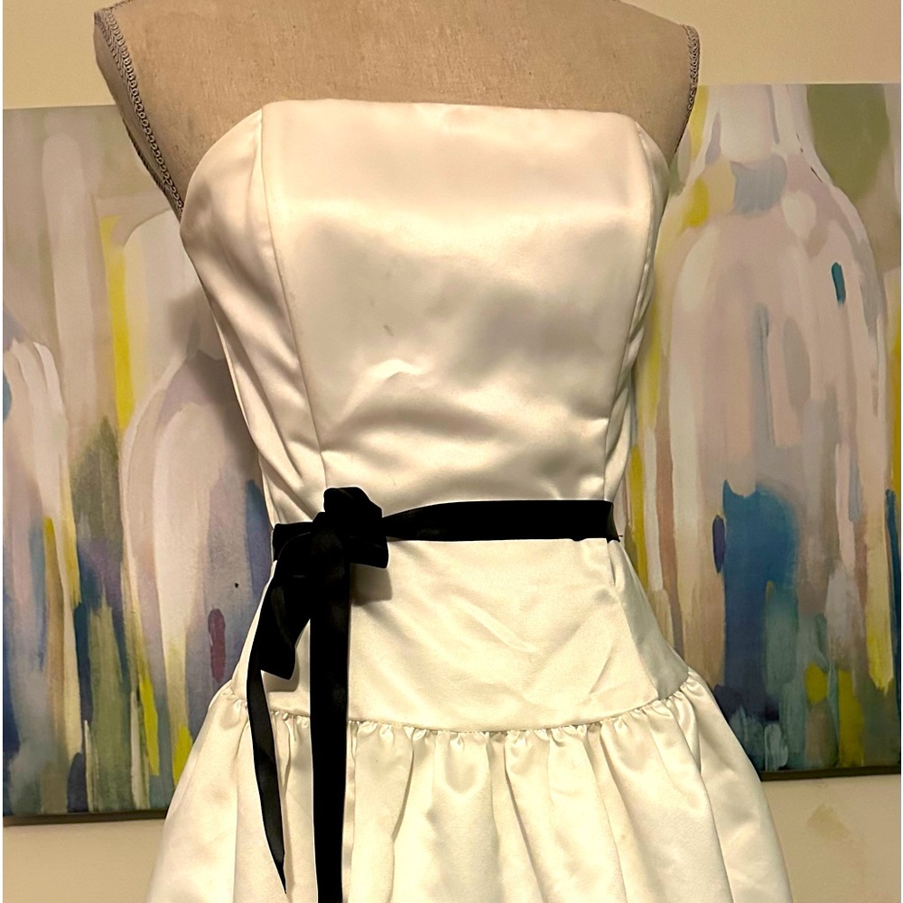Jessica McClintock for Guinne Sax dress size 7/8 white satin with blk lace